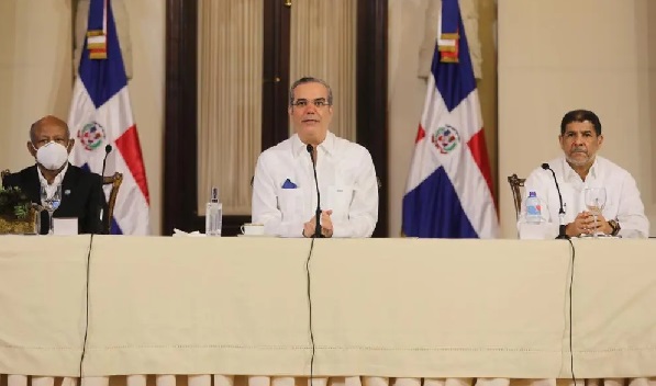 Gobierno crea fondo RD$1,600 MM para evitar aumento precios fertilizantes; da por controlada la peste porcina