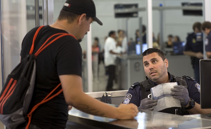 Ay, mamá! Estados Unidos cancelará visas de visitantes traten entrar con certificados Covid-19 falsificados
