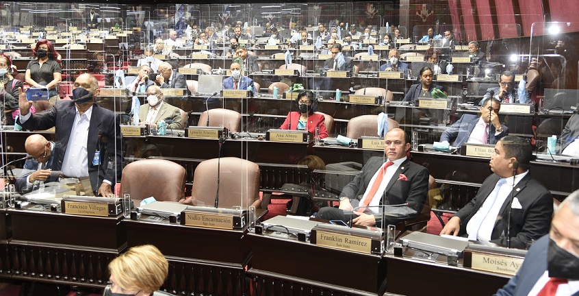 Diputados aplazan para enero la votación del Código Penal