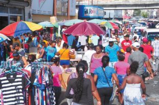 Jolgorios navideños disparan los casos diarios de Covid-19; hoy martes Salud Pública reporta 655 nuevos y 5 defunciones