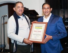 Prensa & Comunidad Hispana NY reconoce politólogo Iván Gatón