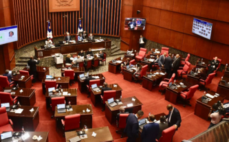 Senado aprueba ley que regula pago de tarifas por reinscripción en Colegios Privados