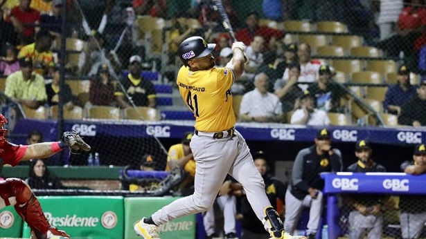 Las Aguilas le entran a palos al Tsumani Martínez en la capital y vencen a los Leones del Escogido 14 por 8