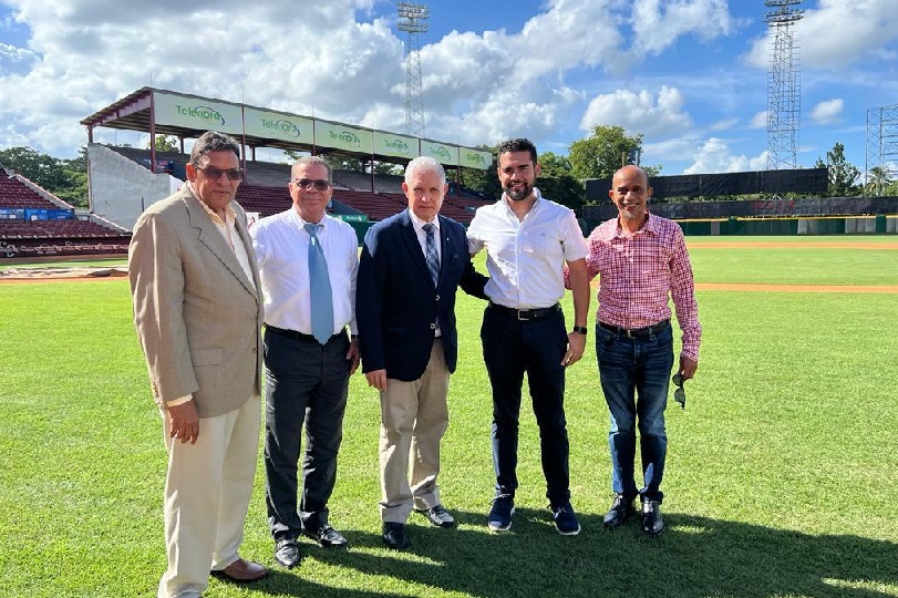 Comisionado Béisbol del Caribe califica gran aporte desarrollo RD transformaciones hechas por GC a estadio Julián Javier