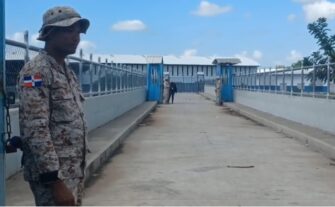 Haitianos dejan plantados comercios del mercado binacional; sus autoridades no abrieron el portón del paso fronterizo