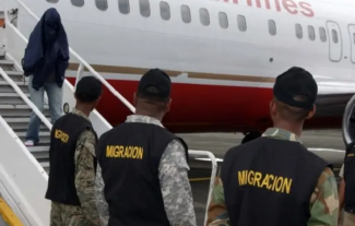 Llegan esta martes a RD 126 exconvictos repatriados por Estados Unidos