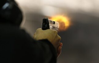 Asesinan de un tiro a presunto dominicano en El Bronx; policía persigue pistolero