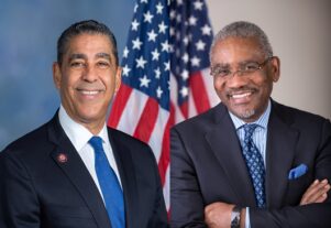 Congresistas USA reintroducen resolución en honor a víctimas vuelo 587 en NYC