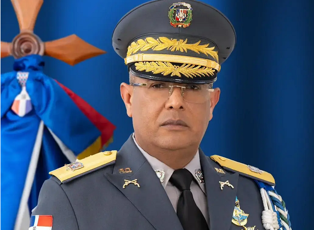 Abinader designa al general Ramón Antonio Guzmán Peralta, nuevo director general de la Policía; Then, asesor presidencial