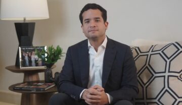 Omar Fernández oficializa candidatura a senador del Distrito Nacional por la Alianza Rescate RD