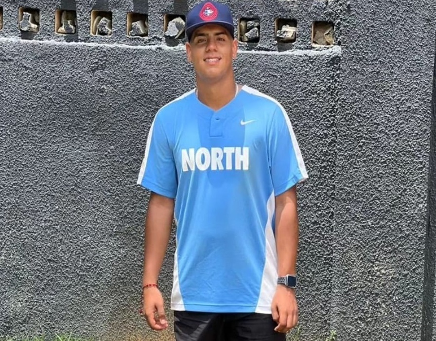 Daury Rodríguez prospecto de béisbol se destaca en torneo superior de Santiago