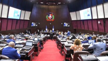 Diputados dan palo acechao! Aprovechan hora de sueño del pueblo y a las 3am aprueban nuevos préstamos por US$615 MM