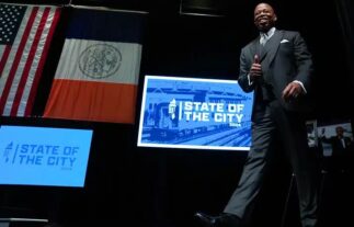 Alcalde NYC anuncia plan viviendas asequibles y mayor seguridad pública; dominicanos asisten al acto