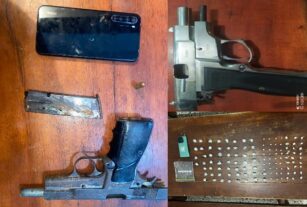 Acción Rápida de la Policía apresa dos jóvenes portando sendas armas de fuego modificadas de manera ilegal en Río San Juan