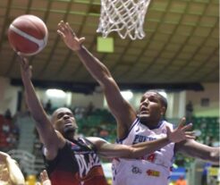 Plaza Valerio vuelve a ganar y se va delante en la Gran Final Torneo de Baloncesto Superior de Santiago