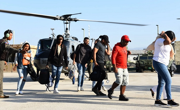 Helicópteros de la Fuerza Aérea de República Dominicana evacúan a 30 criollos vivían en Haití