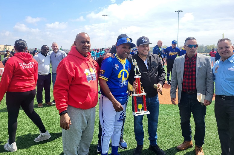Inicia Torneo de Softbol Alcalde Hermin Caba en Perth Amboy, Nueva Jersey