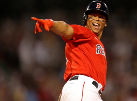 Criollo Rafael Devers establece récord al batear jonrones en seis juegos seguidos para los Medias Rojas