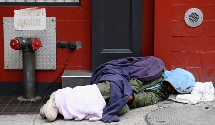 4.140 personas sin hogar en NYC; algunas pernotan en el Alto Manhattan