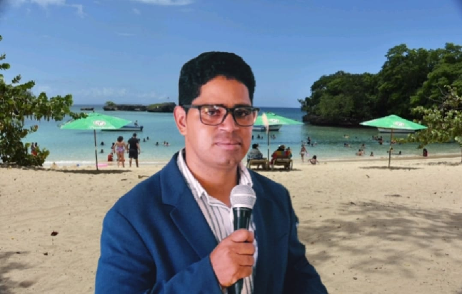 Regidor Rubén Santos cuestiona medida de sacar a las seis de la tarde los bañistas de las playas de Río San Juan
