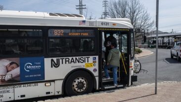 NJ Transit aumenta tarifas 15 % a usuarios; miles dominicanos afectados