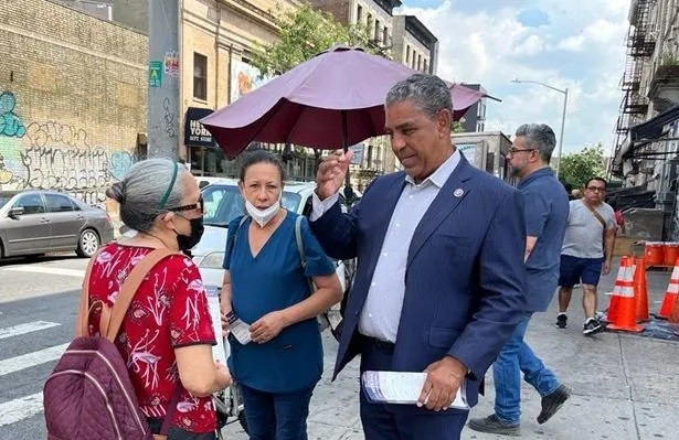 Abrumadora mayoría de residentes distrito 13 NY apoya gestión y política congresista Espaillat