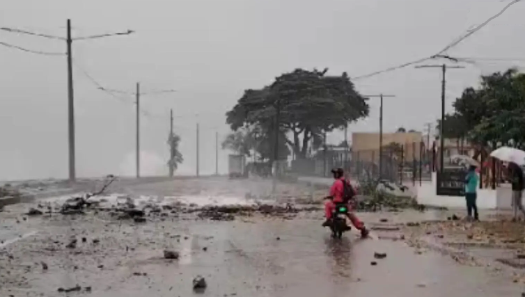 RD con daños mínimos tras el paso del Huracán Beryl; se reportan varios heridos y desplazados