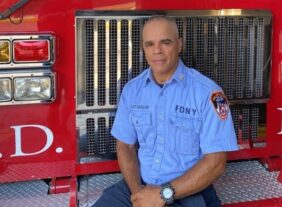 Dominicano capitán de Bomberos revive persona prácticamente muerta tras accidente en El Bronx