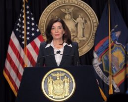 Gobernadora destaca NYC entre las ciudades más seguras en EUA; reside cerca de un millón dominicanos