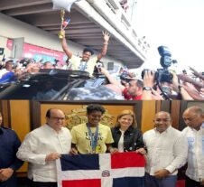 Eufórica bienvenida a los medallistas olímpicos Mariledy Paulino, Pinales y Alcántara