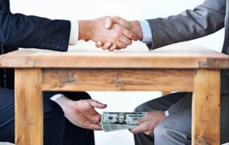 El 54% de los dominicanos cree la corrupción en el gobierno aumentó del 2022 al 2023