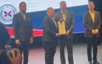 Presidente Abinader reconoce Asociación Bodegueros Unidos de América (UBA)