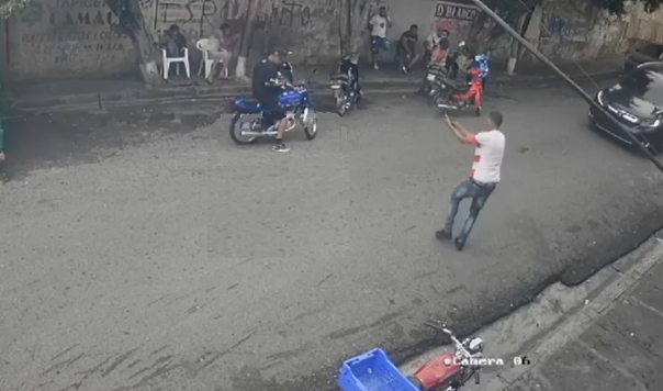 Insólito! Agente PN dispara a tres personas sin razón aparente y luego se da un tiro a la cabeza en SFM