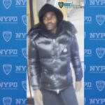 ¡Insólito! Se sienta junto a pasajero tren N en Brooklyn y sentado lo atraca a punta de pistola