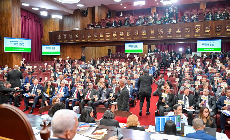 Asamblea Revisora reduce de 190 a 170 número de diputados y aprueba CNM elija al procurador