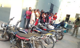 Insólito! Apresan en Dajabón a 26 haitianos indocumentados se trasladaban en 5 motocicletas