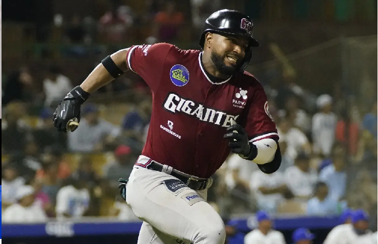 Con doble de Kelvin Gutiérrez Gigantes propinan segunda derrota al Licey; Aguilas caen ante Toros