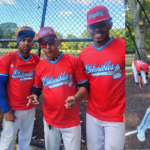 Team VIP y Los Indetenibles dividen en softbol vespertino de Newark New Jersey