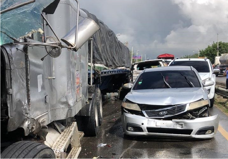 Choque múltiple en la autopista Santiago-Navarrete deja más de 8 heridos