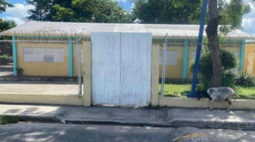 Habría huido a EE.UU. uno de 2 profesores acusados de violar estudiante de 13 años en escuela de SPM