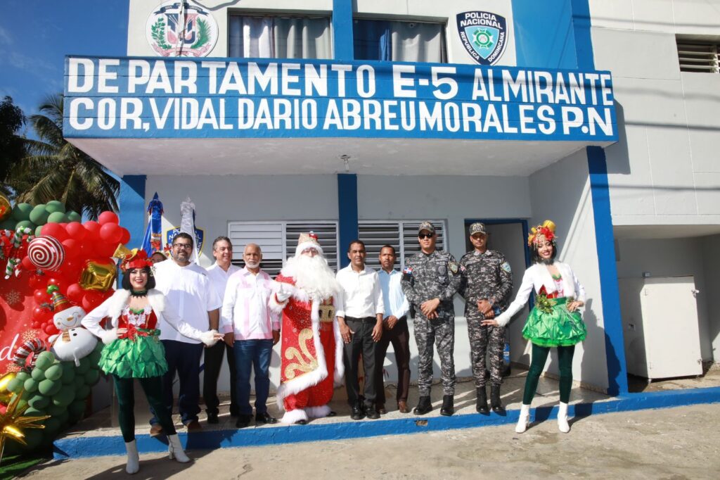 INDOTEL lleva Navidad a El Almirante y su destacamento conectado a la red