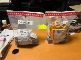 Incautan en el AILA cinco paquetes y cien cigarrillos electrónicos rellenos de marihuana