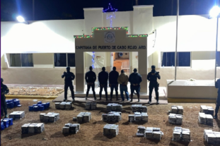 Capturan a 5 en costas de Pedernales con 958 paquetes de cocaína y marihuana