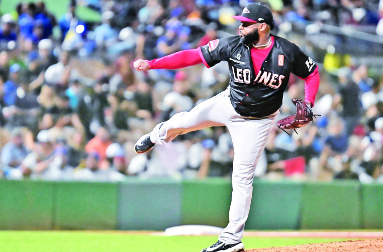 Johnny Cueto blanquea al Licey y Escogido toma la delantera 2-1 en la serie final de LIDOM