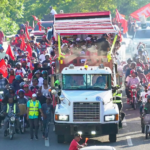 Ya lo dijo el Big Papi: El que gana es el que goza! Miles disfrutan del desfile del triunfo del Escogido