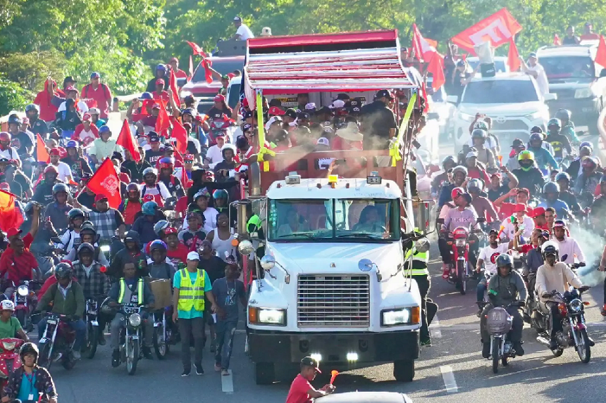 Ya lo dijo el Big Papi: El que gana es el que goza! Miles disfrutan del desfile del triunfo del Escogido