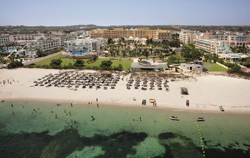 Cuatro turistas europeos mueren ahogados en una playa de Punta Cana tras ser arrastrados por las olas