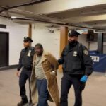 Hombre empujó mujer en metro Alto Manhattan acababa salir de prisión; NYPD castigará delitos menores