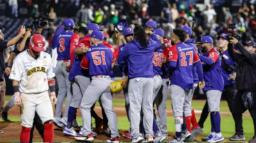 Los Leones de Dominicana vencen en extrainning a Venezuela y pasan a la final en la Serie del Caribe