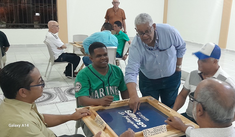 Richard López y Pedro Agustín Castillo h. ganadores 1er Lugar Torneo de Dominó de la ACDS